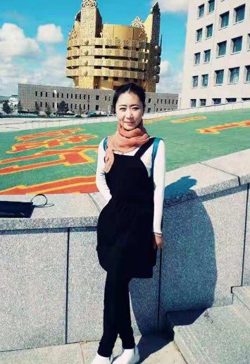 内蒙古民族文化产业研究院研究员，硕士研究生。